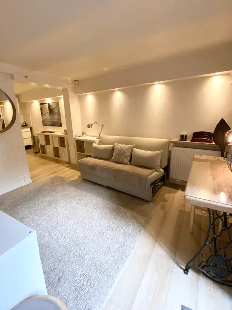 Paris studio overlooking garden - Image 1
