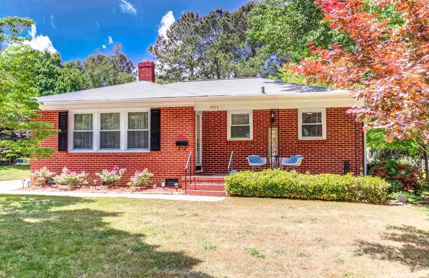 Bit o’ Raleigh Bungalow-Cozy-Close to DT-HappyPets - Image 1