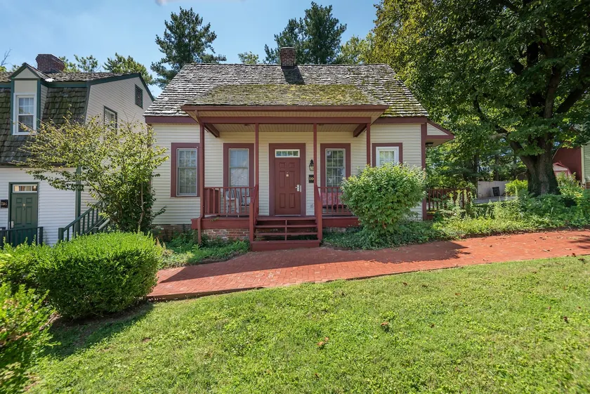 Two Bedroom- # 1100 - Image 1