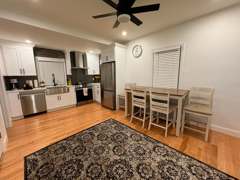 Newly renovated 1 BR apt in IPS - Image 1