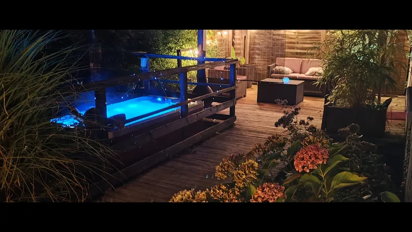 Romantic cabin with hot tub in the Perche - Image 1
