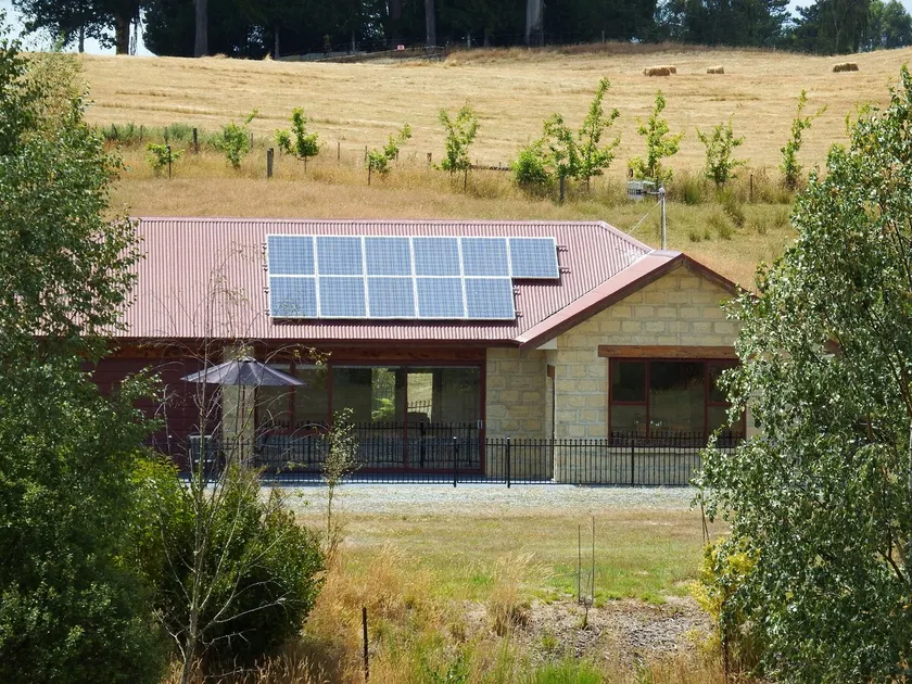 Mahana Farm Cottage - Image 1