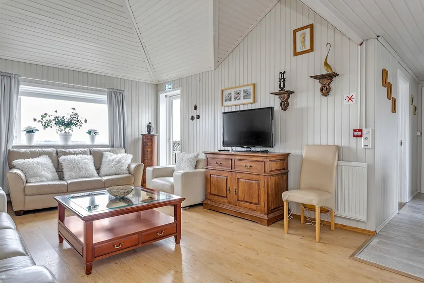 Apartment for 6 person with terrace and lake view - Image 1