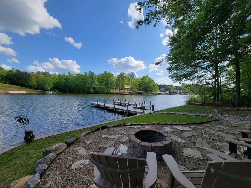 Cozy Pet Friendly Cottage on Lake Greenwood! - Image 1