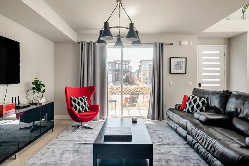 Contemporary Comfort in Central Park - Image 1