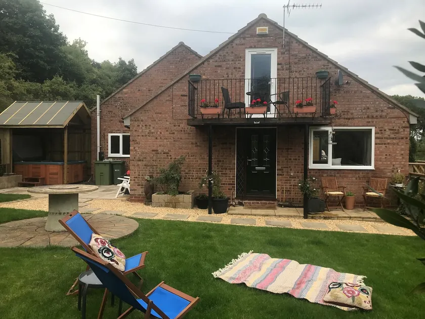 Riverside Cottage - Image 1