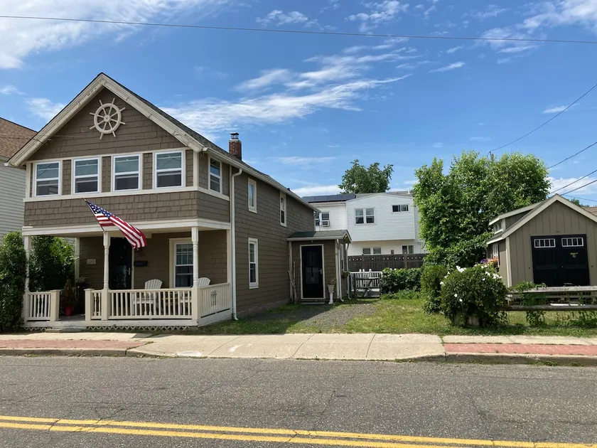 New England Beach cottage - Image 1
