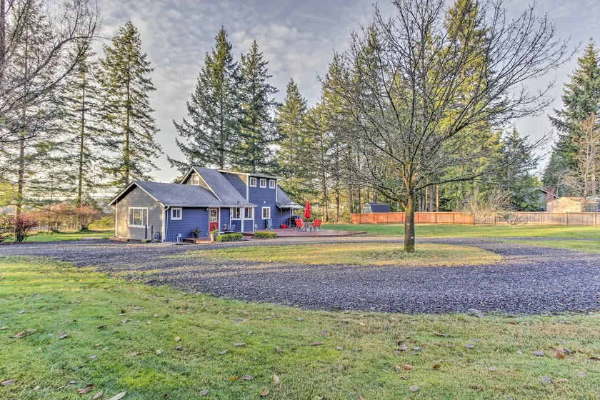 Peacock Hill Retreat on 1 Acre, 1 Mi to Harbor - Image 1