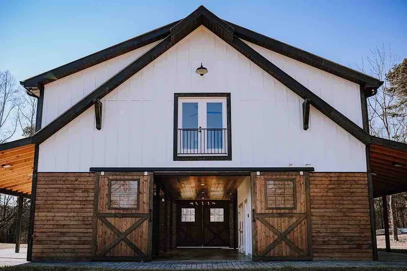 Holston Springs Venue & Lodge - Image 1