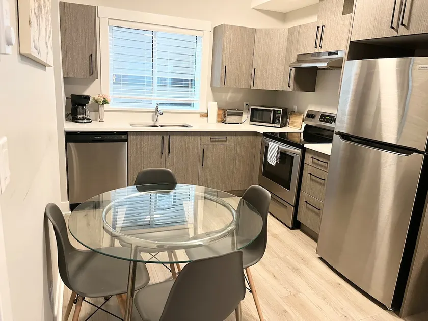 Quiet, clean, one bedroom suite - Image 1