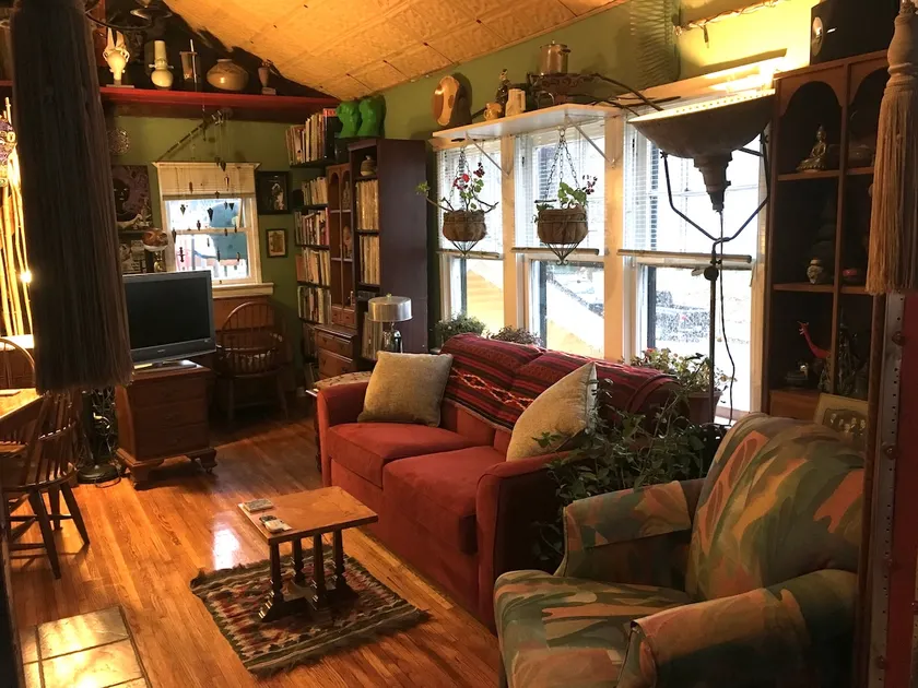 The Artist's Apartment above Liggett Pottery - Image 1