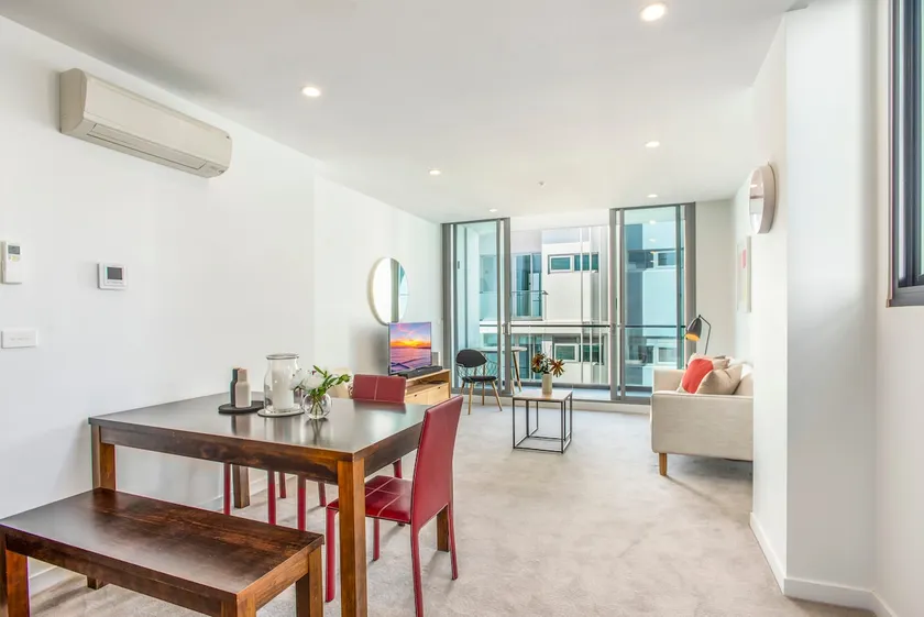 Retro Modern with Pool near Westfield Doncaster - Image 1