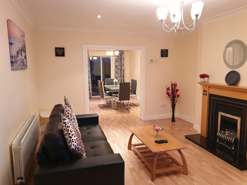 Modern Apartment good distance from Dublin City and Airport 4people - Image 1