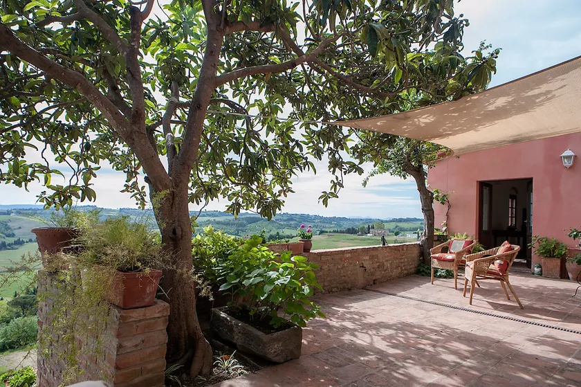 House with amazing views in Tuscany - Image 1
