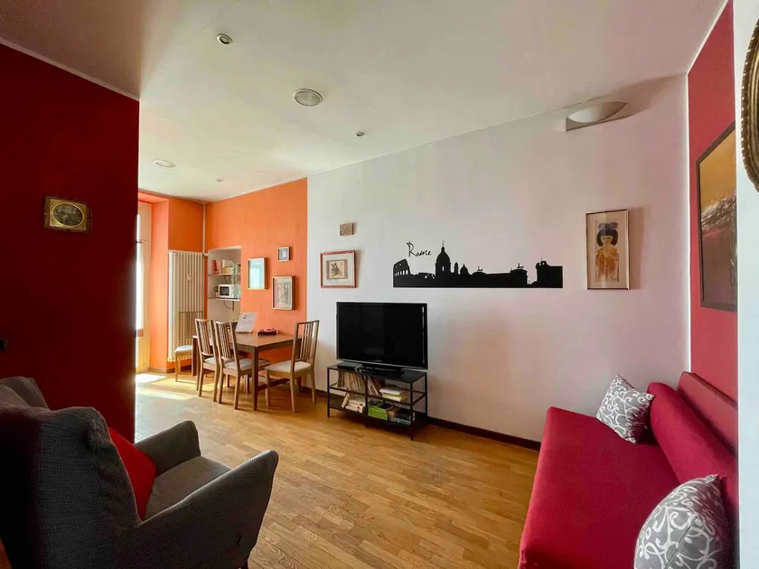 Bright apartment near the subway - Image 1