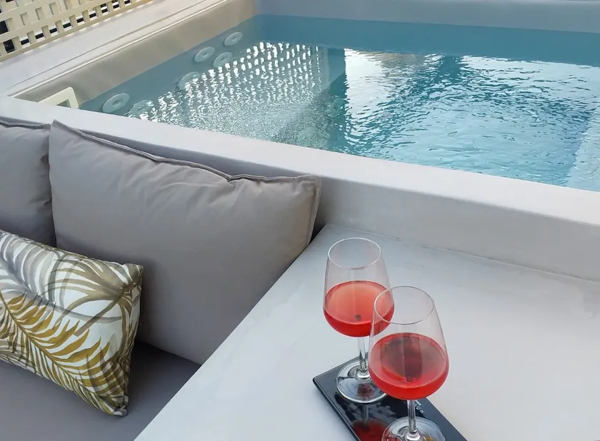 Heated plunge pool, top floor Syntagma apartment - Image 1