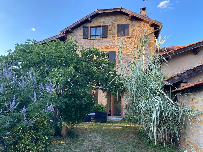 Accommodation in a charming Beaujolais village - Image 1