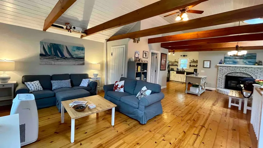 ★ Sunlit Escape: 200 Yards from the Beach! - Image 1
