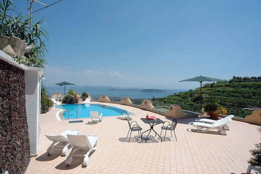 Villa with pool and sea view - Image 1