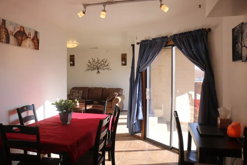 Temple Place unit 2-arcade (Located In Town) - Image 1