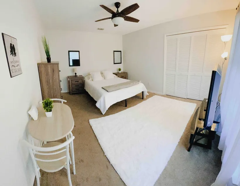 Cozy Private Suite w/Bath and Private Entry - Image 1
