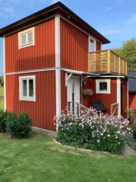 Cozy little cottage in the forest, close to the city center - Image 1