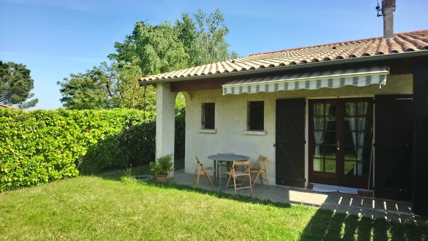 Detached house in a quiet, green setting - Image 1