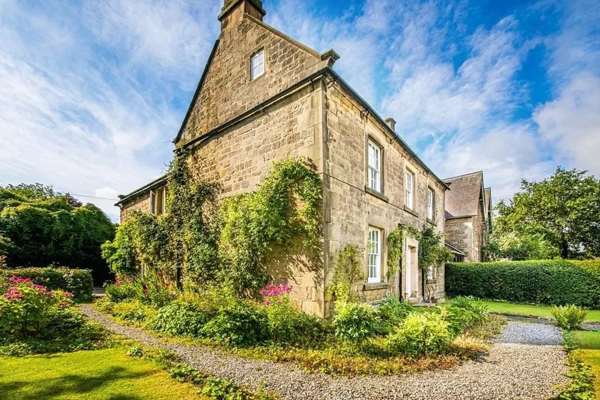 Grade II Listed House near Chatsworth - Image 1