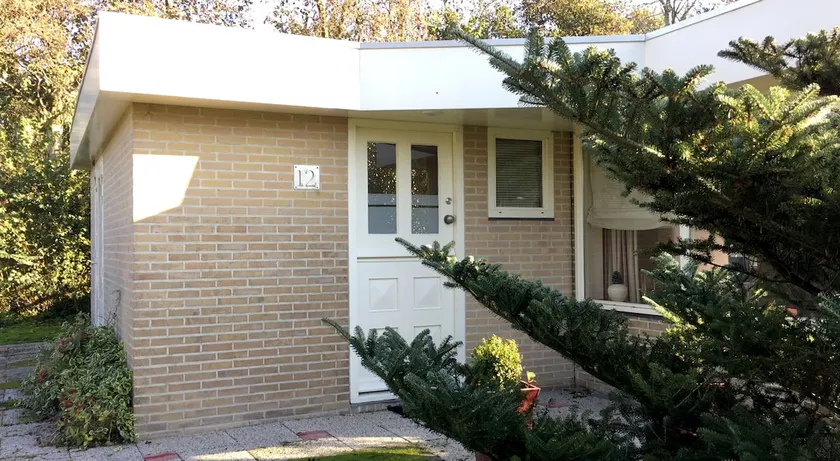 Spacious bungalow near beach and sea - Image 1