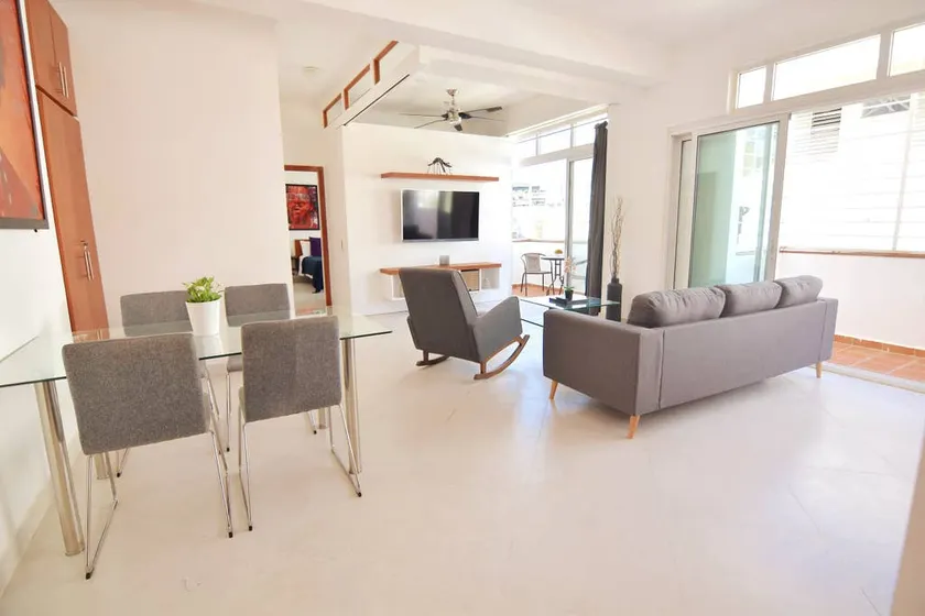 Huge &Bright 1BR Apt All in ZC in Walking Distance - Image 1