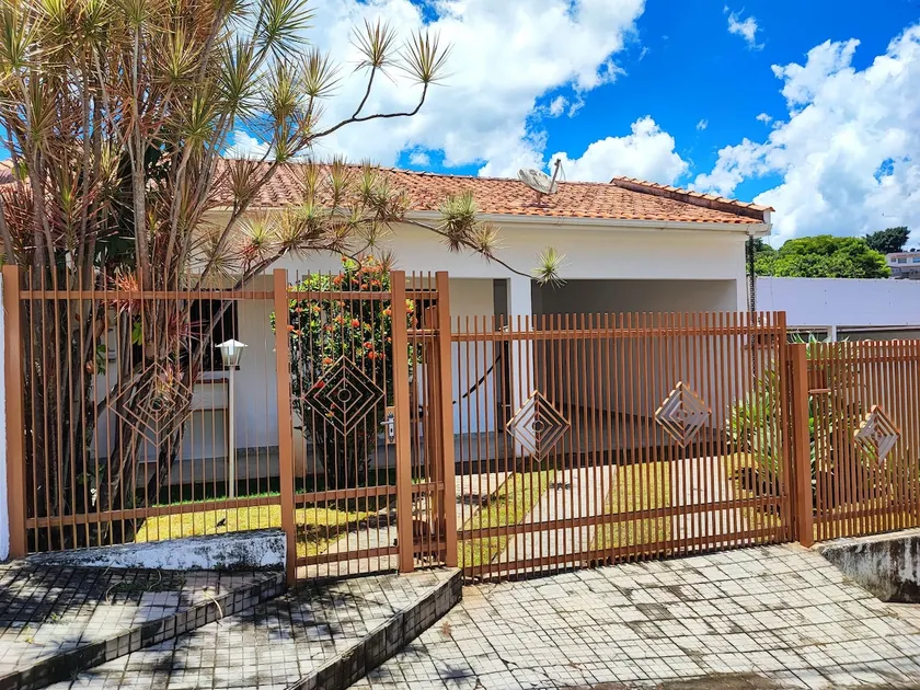 Entire house with barbecue. - Image 1