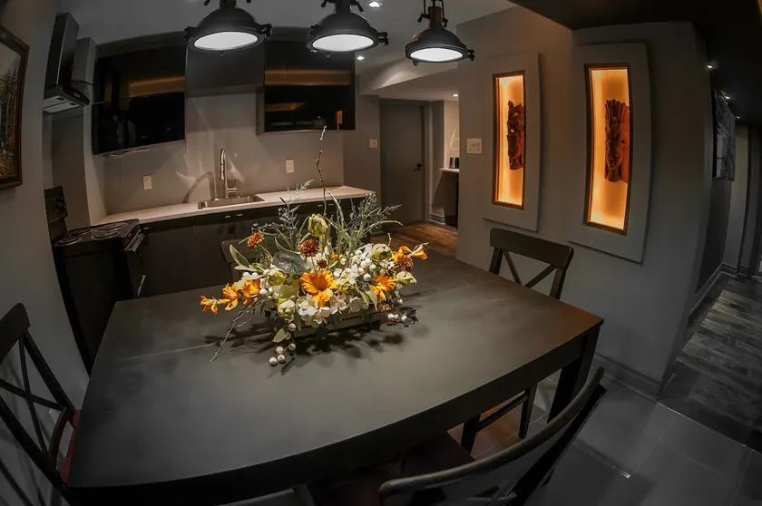 Markham Luxury Rental - Image 1