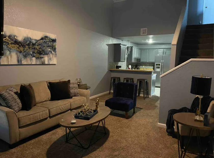 Gorgeous 2 Bedroom Townhouse near Tinker AFB - Image 1