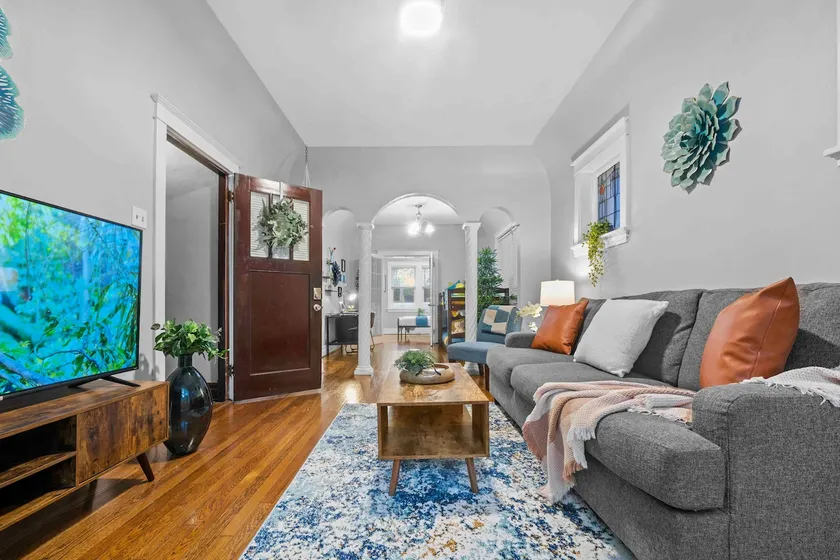 Stunning Centrally Apartment w/ Kingbed |Firepit - Image 1