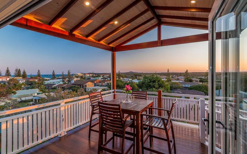 Kenlee - Spacious Holiday Home with Great Views - Pets Considered - Image 1