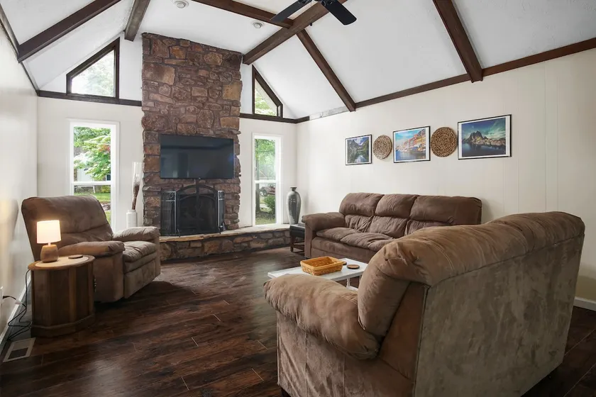 N. Jackson Home Sleeps 8 Near Union Univ. & I-40 - Image 1
