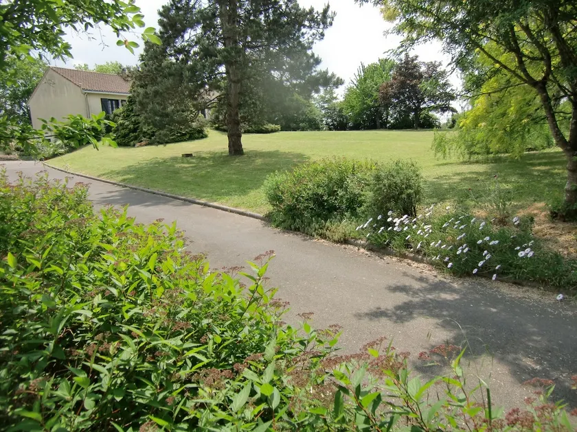 At the Bel Air de Loire in a green estate - Image 1