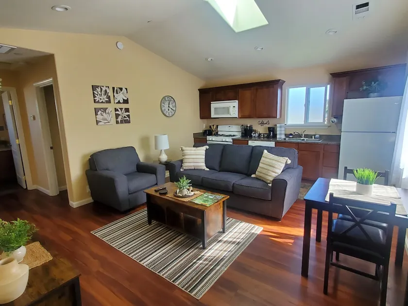 Private 1bdrm 1ba house w/garage - Image 1