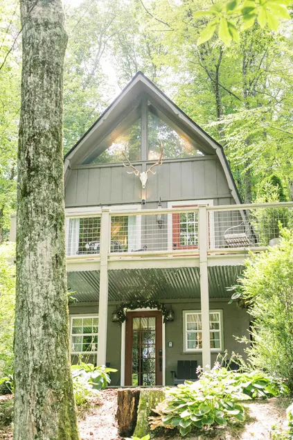 Live-In Art Chalet • Walk to Main • Steps to Eats - Image 1
