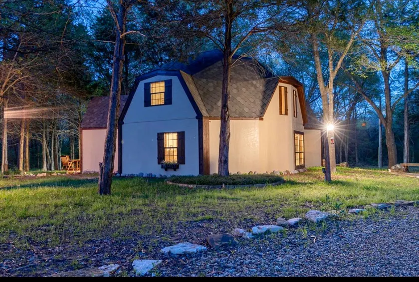 Peaceful Pond Cottage | Sleeps 8 | Nature Retreat - Image 1