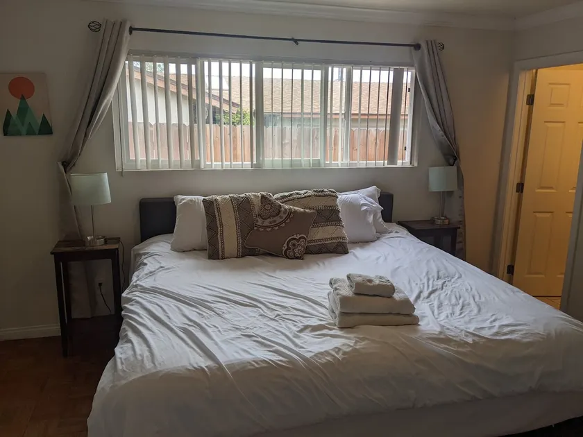 Private King Bed Guest suite in Clairemont - Image 1