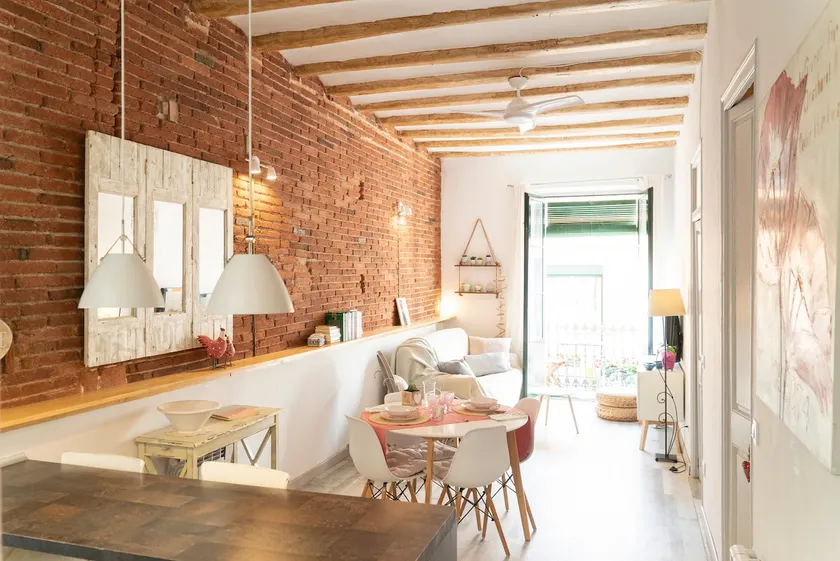 A bright, central apartment 2 minutes from the beach - Image 1