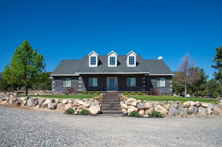 3 Bedroom Home Near Capitol Reef National Park - Image 1