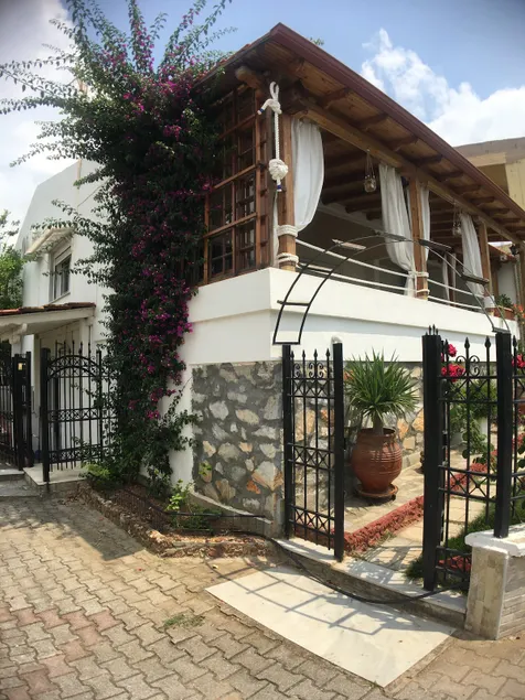 Beautiful beach house - Image 1