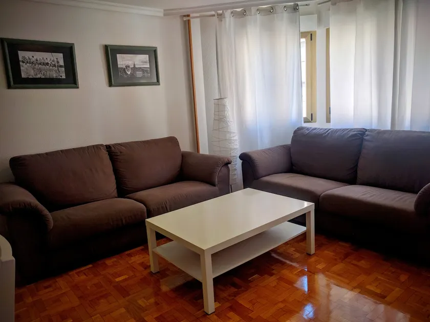 Spacious, close to downtown, with free garage - Image 1