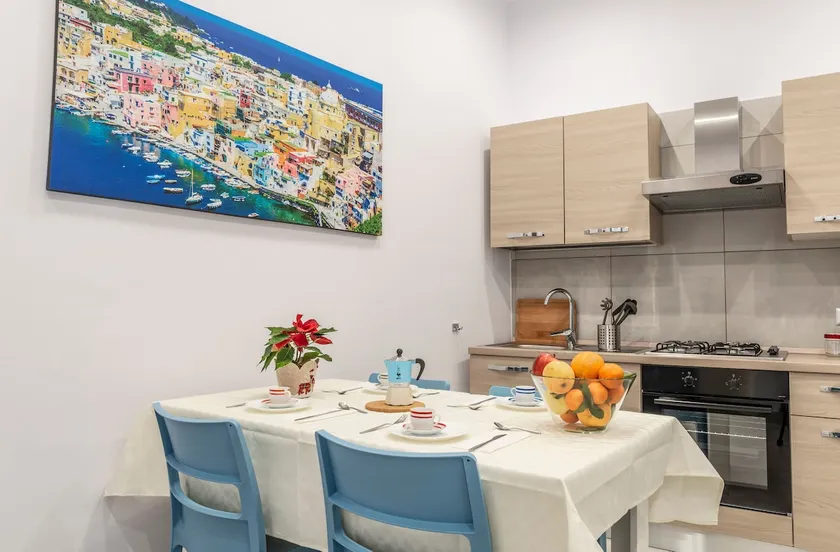 Casina Rossa Ischia - dejligt og nyt, med alle bekvemmeligheder i centrum af Vomero - Image 1