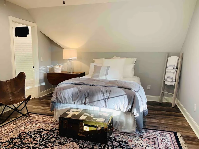 Auburn CrossRoads Farm-Style Stay - Image 1