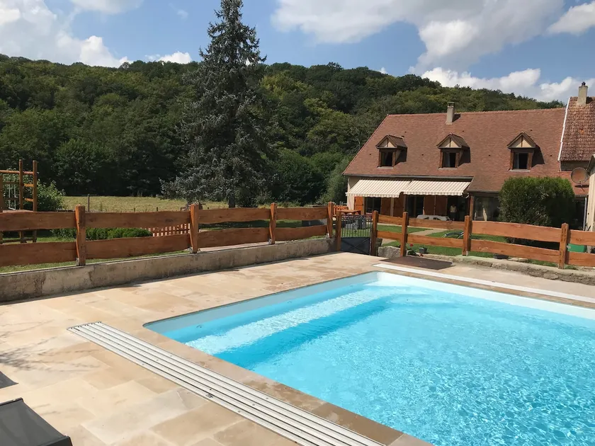 Entire house with swimming pool in the Morvan park - Image 1