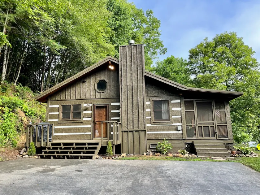 Family friendly cabin, Screened porch, Fire pit - Image 1