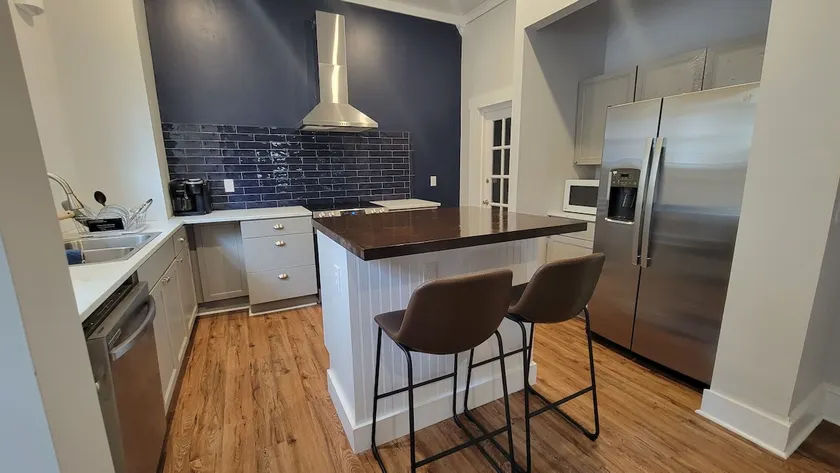 QUIET 2BR house near downtown - Image 1